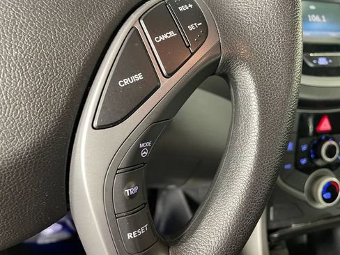 Used 2015 Hyundai Elantra SE w/ Option Group 02 FWD image 10