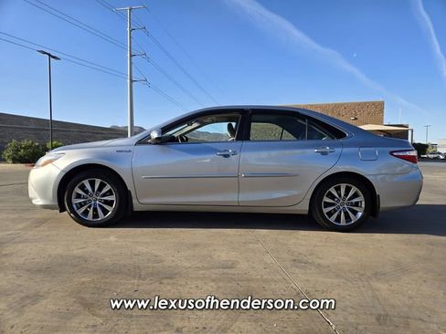 Used 2015 Toyota Camry XLE w/ Moonroof Package image 3