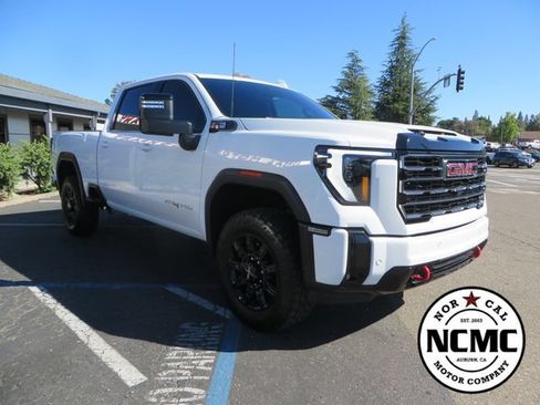 Used 2025 GMC Sierra 2500 AT4 AWD/4WD image 7