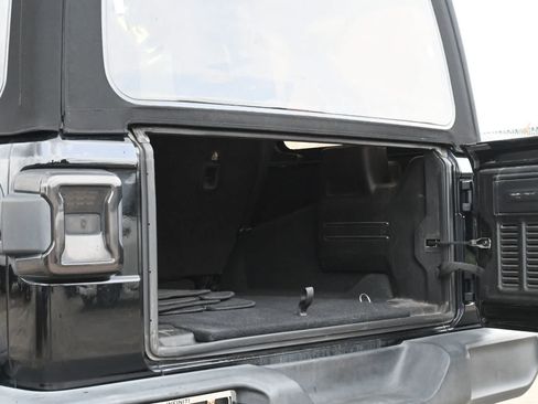 Used 2019 Jeep Wrangler Unlimited Sport S AWD/4WD image 21