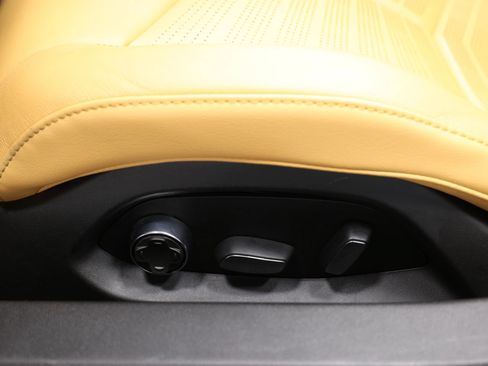 Used 2023 Chevrolet Corvette Stingray Premium Conv w/ Z51 Performance Package RWD image 15