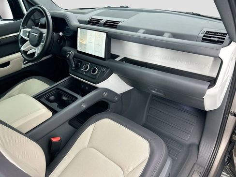 Used 2023 Land Rover Defender 110 X-Dynamic SE image 16