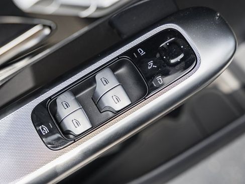 New 2025 Mercedes-Benz GLC 350e 4MATIC image 37