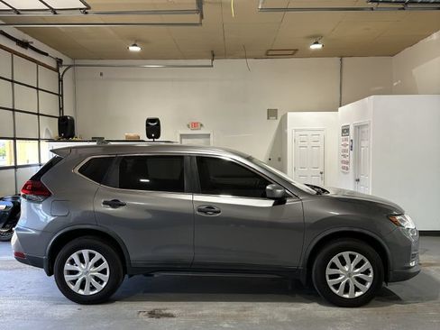 Used 2018 Nissan Rogue S AWD/4WD image 2