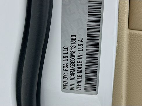 Used 2021 Jeep Grand Cherokee L Limited w/ Luxury Tech Group II image 12