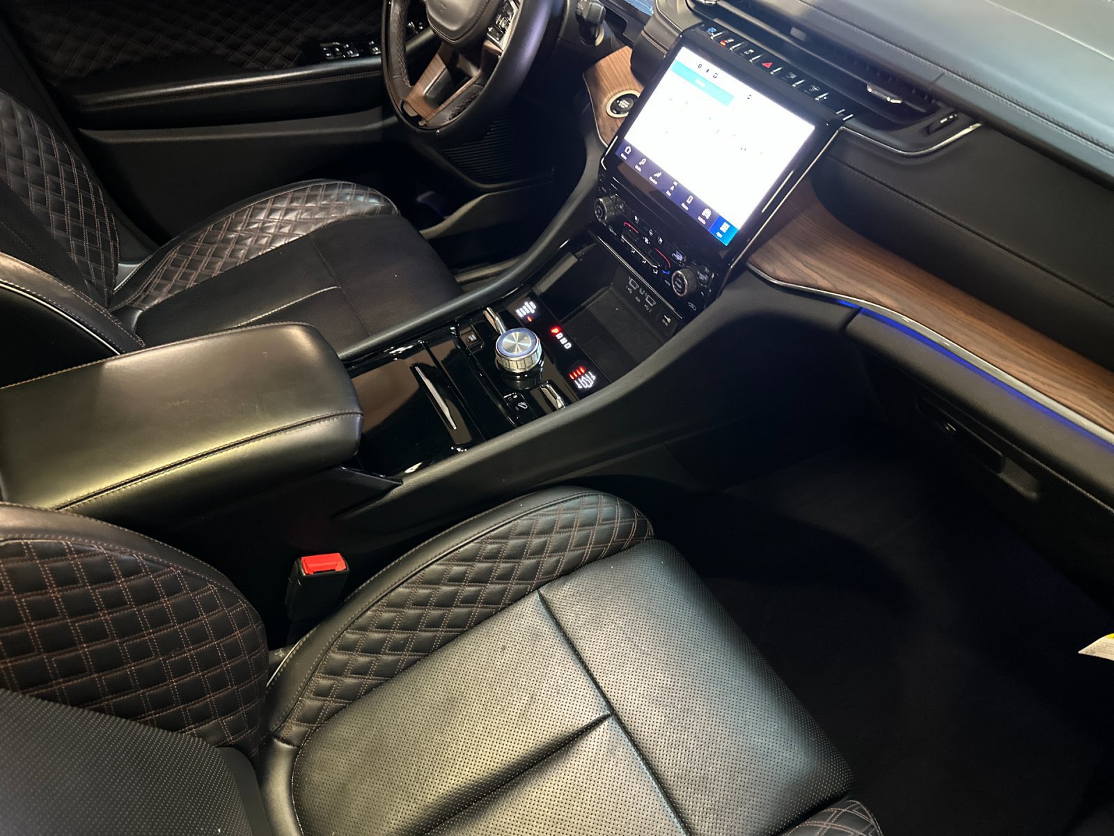 Used 2023 Jeep Grand Cherokee Summit w/ Advanced Protech Group IV AWD/4WD image 15