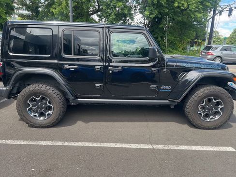 Used 2023 Jeep Wrangler Unlimited Rubicon 4xe w/ Cold Weather Group AWD/4WD image 7