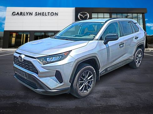 Used 2021 Toyota RAV4 LE FWD image 1