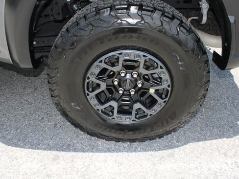 Used 2025 Ford F150 Raptor w/ Equipment Group 803A Raptor R AWD/4WD image 13