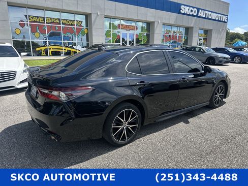 Used 2021 Toyota Camry SE image 5