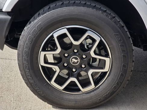 Used 2024 Ford Bronco Outer Banks AWD/4WD image 9