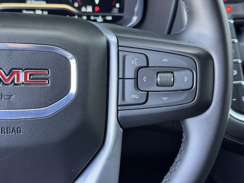 Used 2024 GMC Yukon XL SLT AWD/4WD image 36