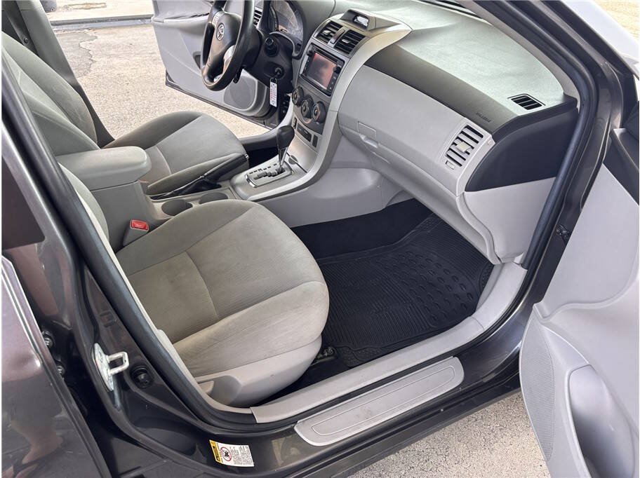 Used 2013 Toyota Corolla LE FWD image 13