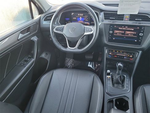 Certified 2022 Volkswagen Tiguan SE image 10