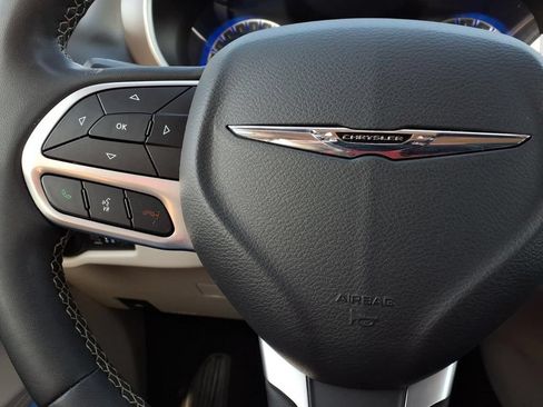 Used 2023 Chrysler Voyager LX FWD image 10