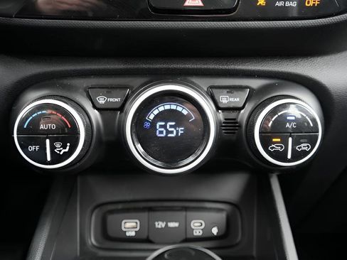 Certified 2023 Hyundai Venue Limited FWD image 30