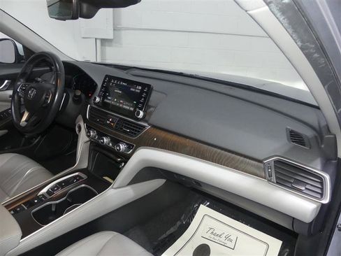 Used 2020 Honda Accord Touring image 24