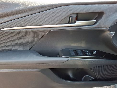 Used 2025 Toyota Camry SE FWD image 13