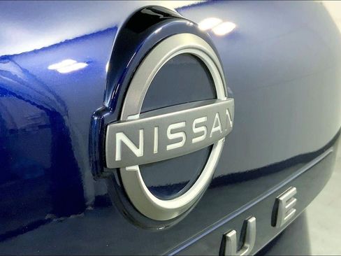 Used 2025 Nissan Rogue SV w/ SV Premium Package image 30