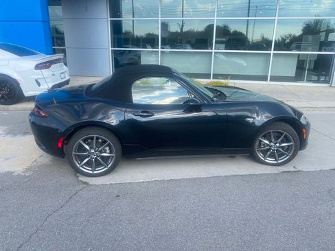 Used 2022 MAZDA MX-5 Miata Grand Touring w/ Weather Package RWD image 2