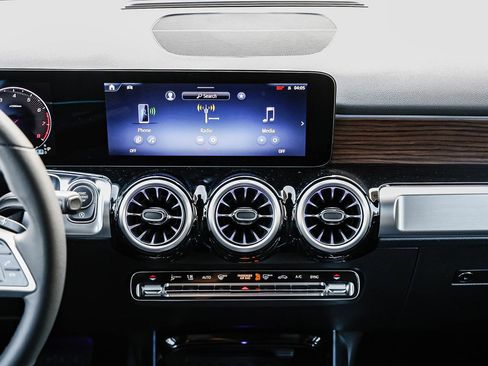 New 2026 Mercedes-Benz GLB 250 image 11