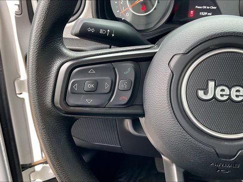 Used 2025 Jeep Gladiator Sport image 25