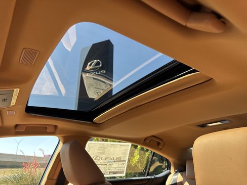 New 2025 Lexus ES 350 w/ Premium Package image 18