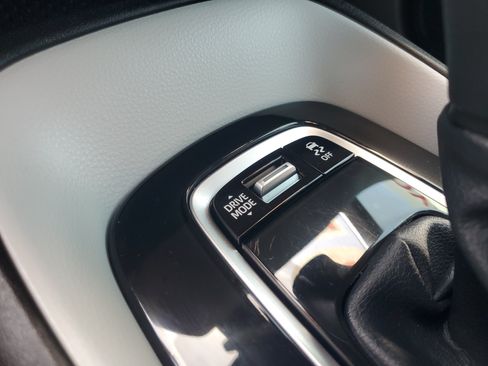 Used 2025 Toyota Corolla SE FWD image 31