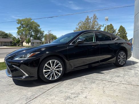 Used 2020 Lexus ES 300h w/ Premium Package FWD image 4