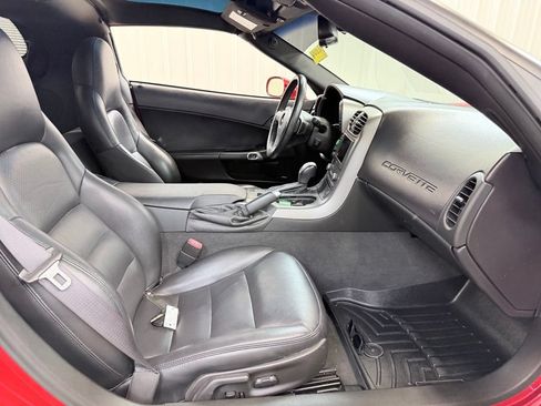 Used 2006 Chevrolet Corvette Coupe w/ Preferred Equipment Group RWD image 18
