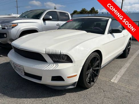 Used 2012 Ford Mustang Convertible RWD image 3