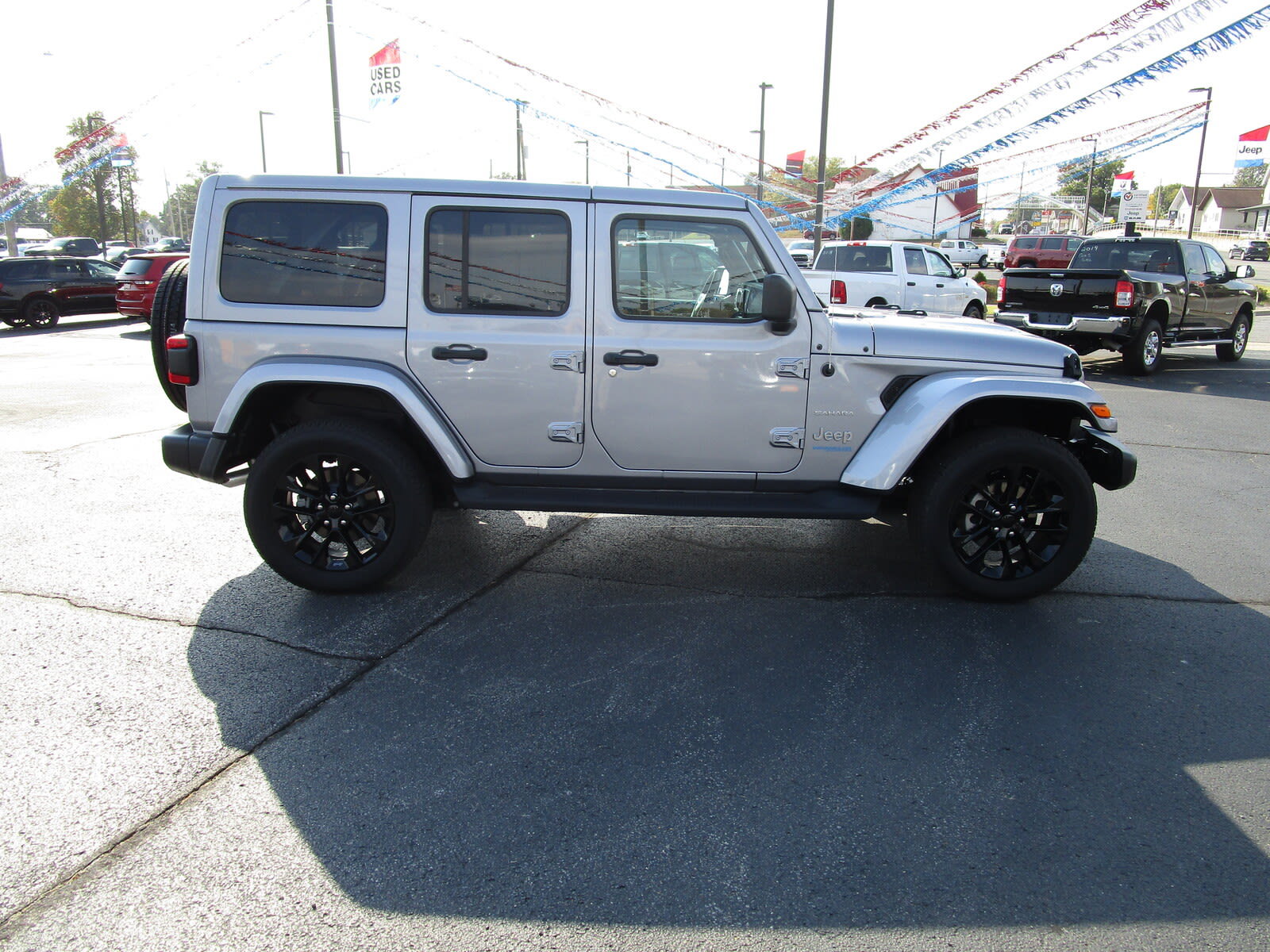 Used 2021 Jeep Wrangler Unlimited Sahara w/ Cold Weather Group AWD/4WD image 7