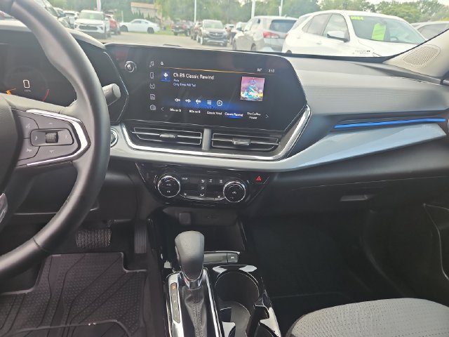 Used 2025 Chevrolet Trax LT w/ Driver Confidence Package FWD image 18