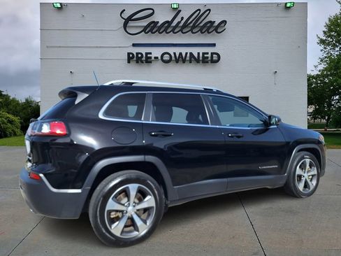 Used 2019 Jeep Cherokee Limited image 3
