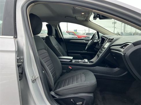 Used 2019 Ford Fusion SE image 19