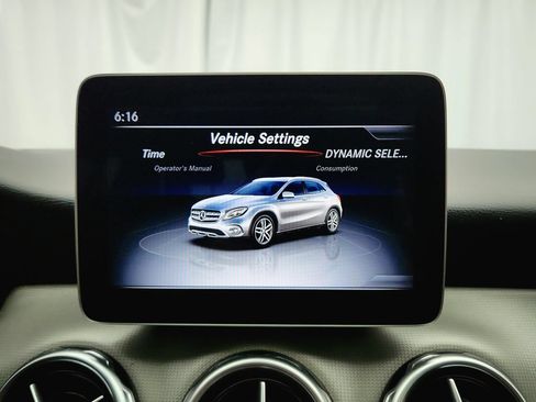 Used 2020 Mercedes-Benz GLA 250 4MATIC w/ Premium Package image 16