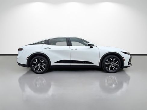 Used 2023 Toyota Crown Limited image 2