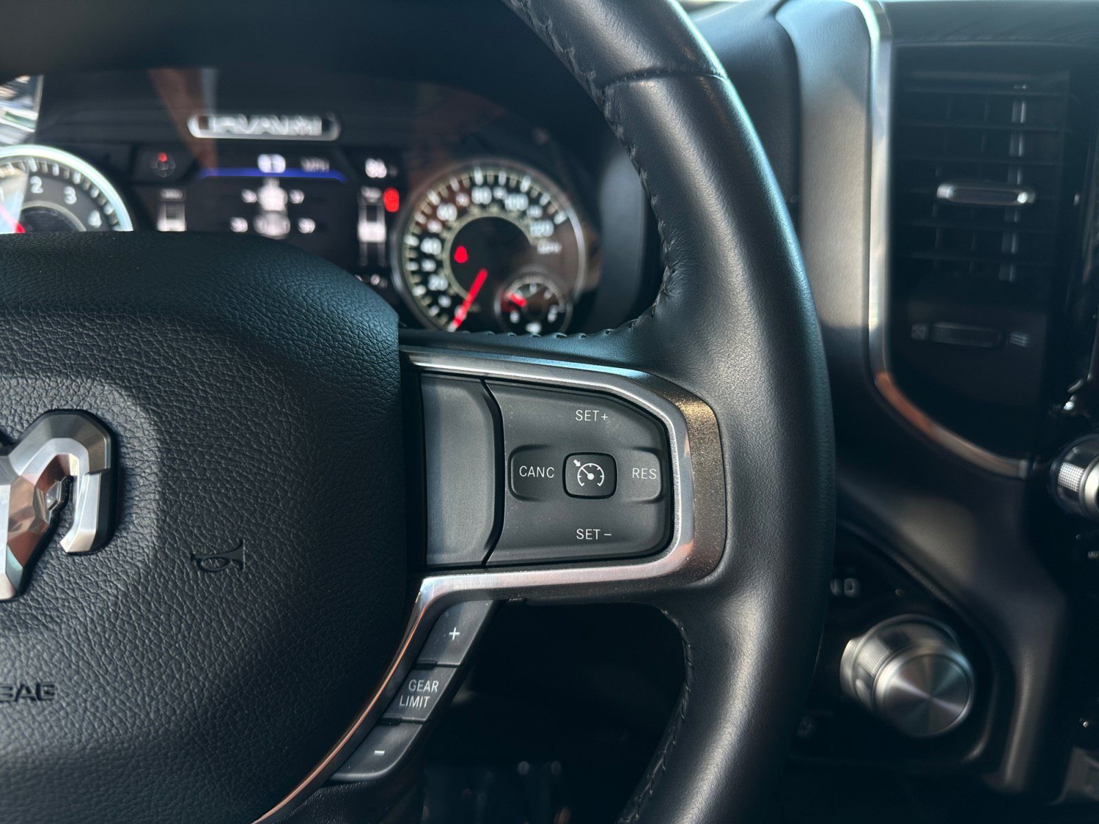 Used 2023 RAM 1500 Laramie RWD image 22