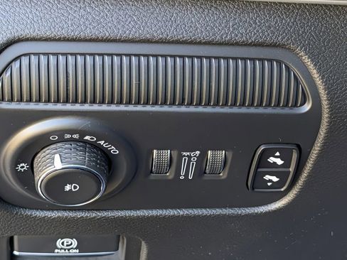 Used 2024 Jeep Wagoneer L Series II image 23