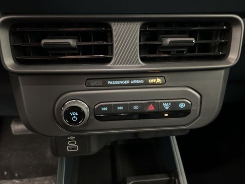 New 2025 Ford Maverick XL image 13