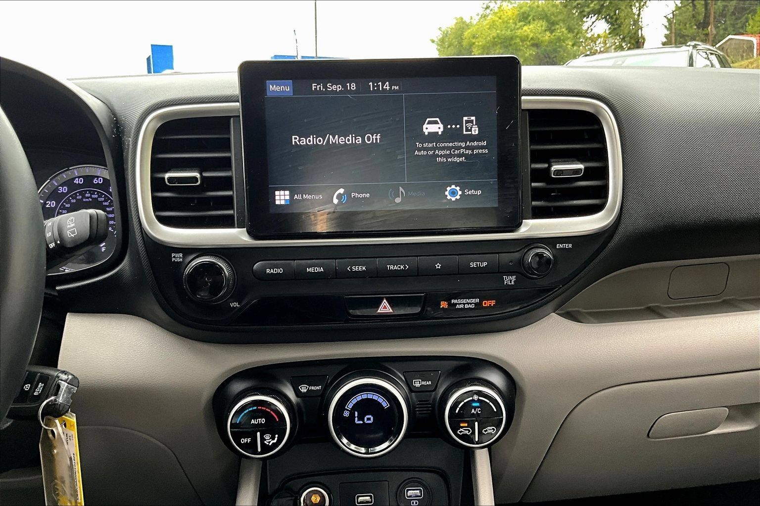 Used 2021 Hyundai Venue SEL w/ Cargo Package FWD image 12