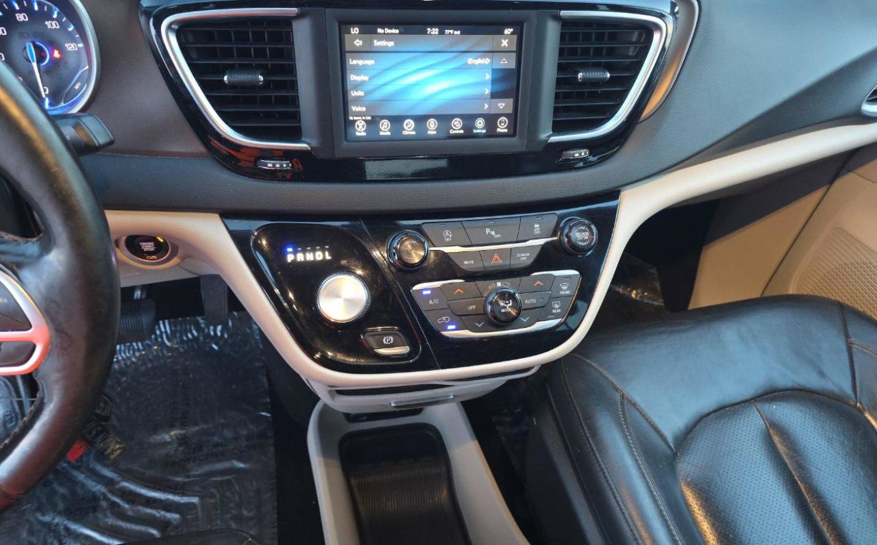 Used 2019 Chrysler Pacifica Touring-L FWD image 13
