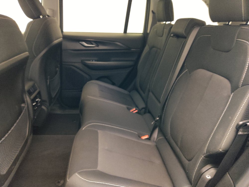 Used 2023 Jeep Grand Cherokee Laredo X RWD image 18