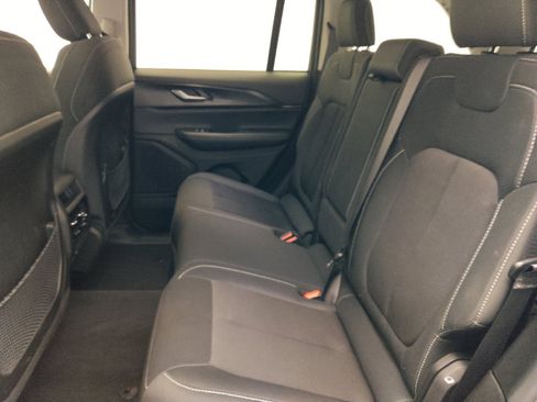 Used 2023 Jeep Grand Cherokee Laredo X RWD image 18