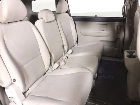 Used 2016 Kia Sedona LX w/ LX Convenience Package image 35