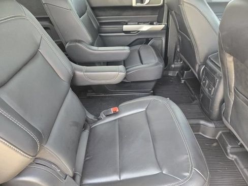 Used 2023 Ford Explorer XLT w/ Equipment Group 202A AWD/4WD image 25