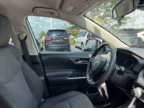 Used 2021 Toyota RAV4 XLE FWD image 32