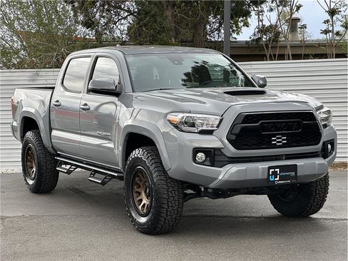 Used 2019 Toyota Tacoma TRD Sport image 8
