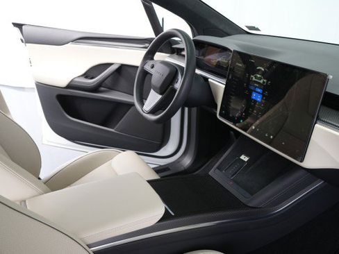 Used 2024 Tesla Model X Plaid image 56