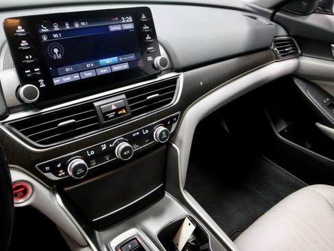 Used 2020 Honda Accord Touring image 30